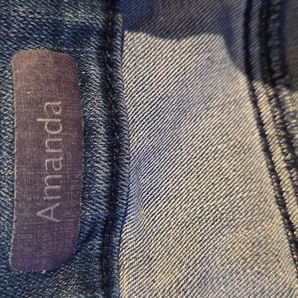 Gloria Vanderbilt Blue Jeans with Embroidered Pockets - Picture 5 of 5